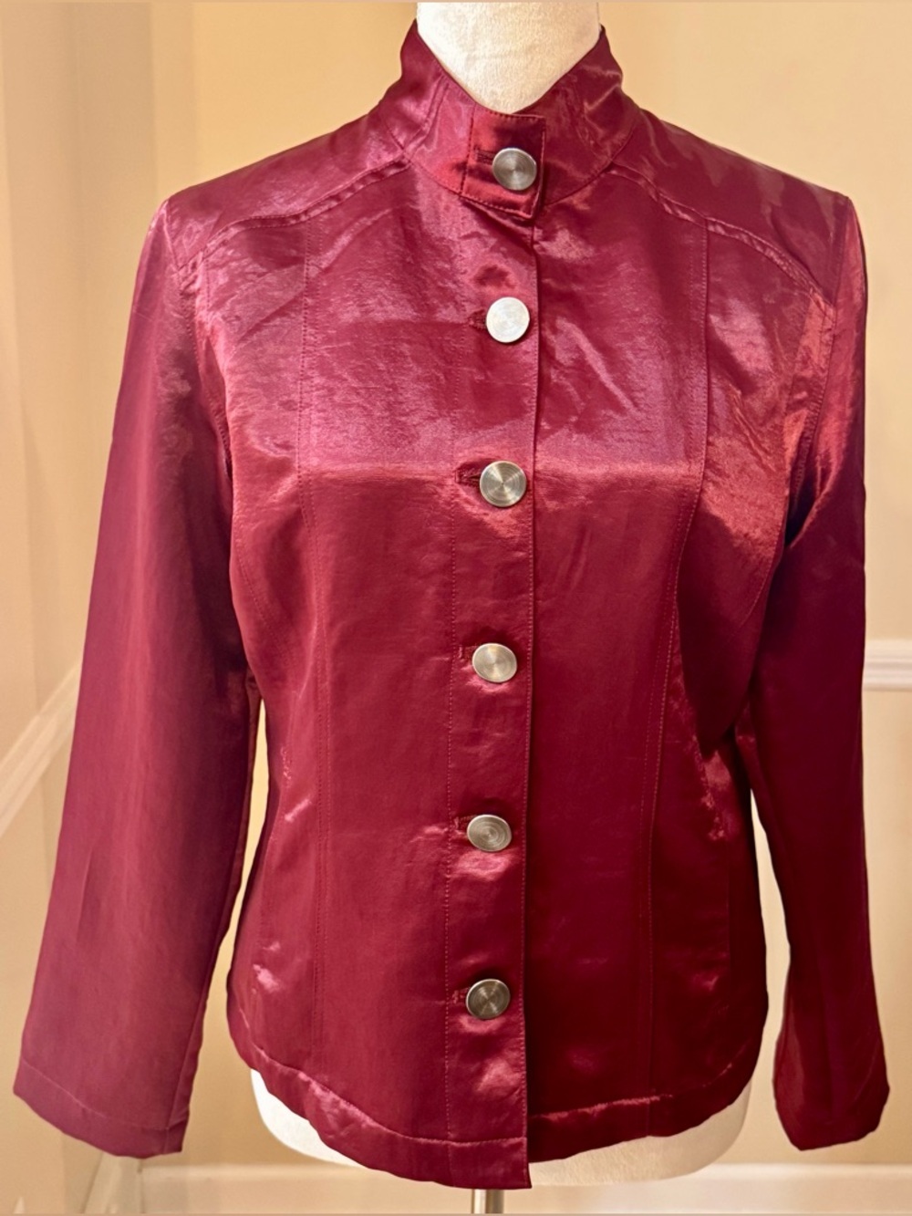 🪭 Chico’s Maroon Satin Jacket Size M (brand size 1) Mandarin Collar Eveningwear